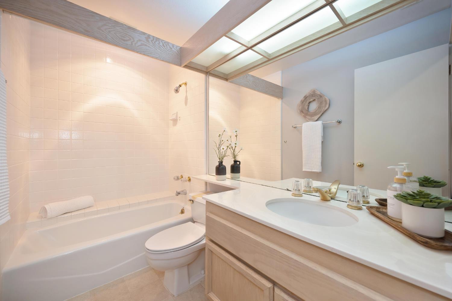 Detail Gallery Image 25 of 31 For 11415 Gold Country Blvd, Gold River,  CA 95670 - 3 Beds | 2/1 Baths
