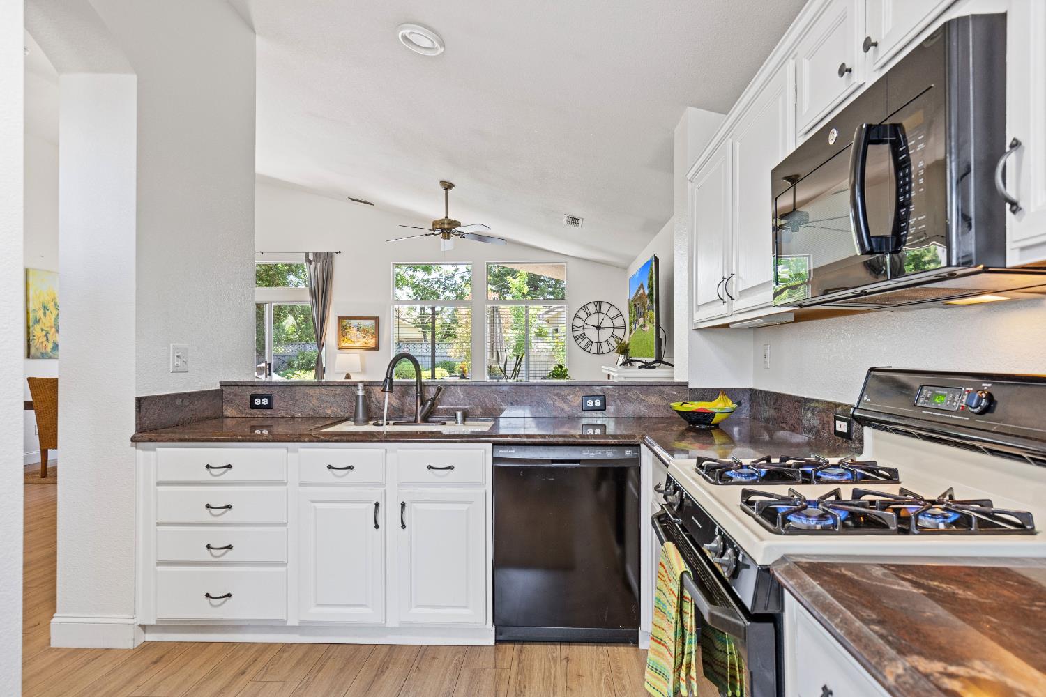 Detail Gallery Image 21 of 51 For 5449 Campcreek Loop, Roseville,  CA 95747 - 2 Beds | 2 Baths