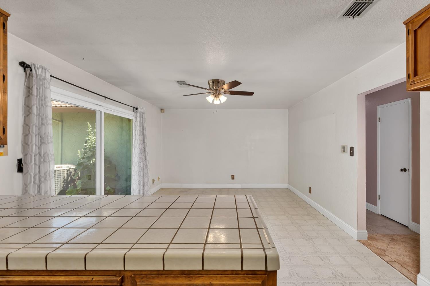 Detail Gallery Image 19 of 44 For 373 Foxmeadow Way, Los Banos,  CA 93635 - 4 Beds | 2 Baths
