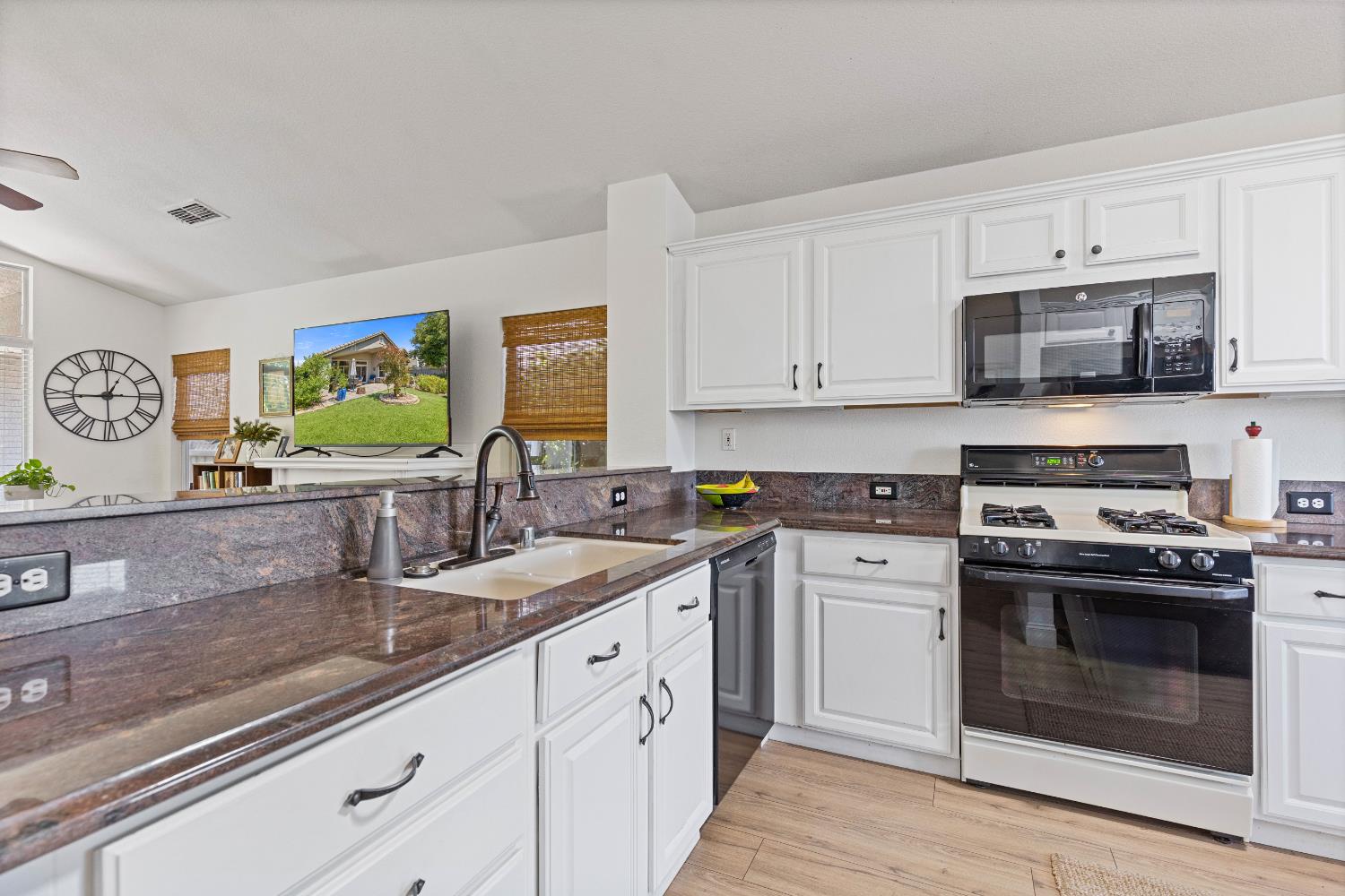 Detail Gallery Image 10 of 51 For 5449 Campcreek Loop, Roseville,  CA 95747 - 2 Beds | 2 Baths
