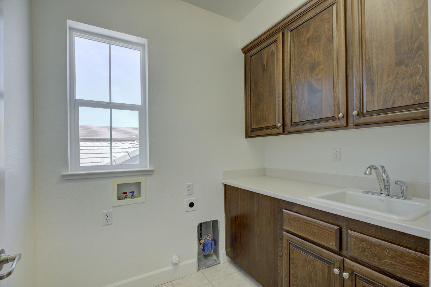Detail Gallery Image 34 of 43 For 2229 Eastwood Dr, Roseville,  CA 95747 - 4 Beds | 3 Baths