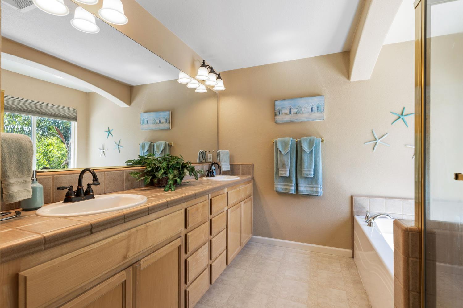 Detail Gallery Image 15 of 37 For 1931 Sanderling Ct, Rocklin,  CA 95765 - 5 Beds | 3 Baths