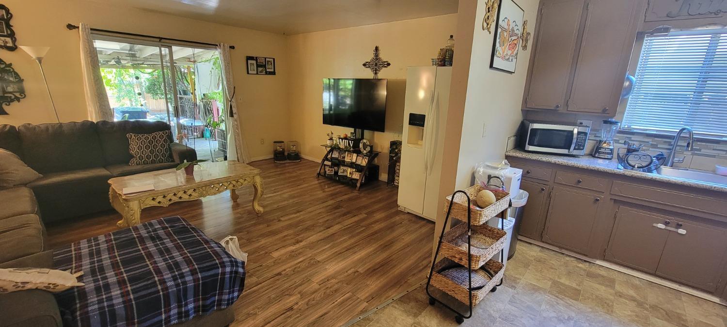Detail Gallery Image 3 of 3 For 1026 Elm Ave, Modesto,  CA 95351 - 4 Beds | 2 Baths