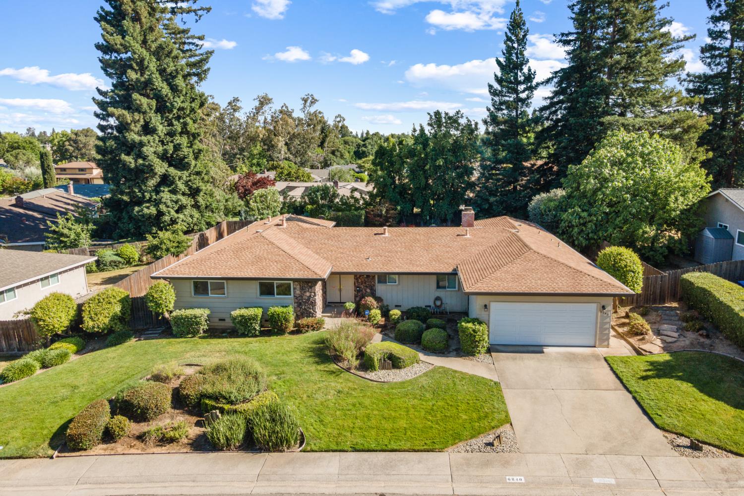 Detail Gallery Image 1 of 41 For 6840 Appomattox Way, Carmichael,  CA 95608 - 3 Beds | 2 Baths