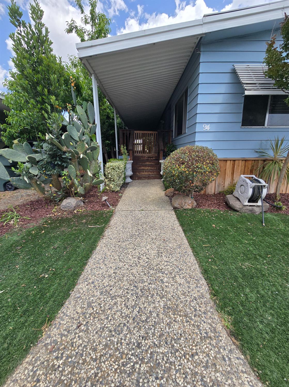 Detail Gallery Image 1 of 43 For 94 Bentley Ave, Sacramento,  CA 95823 - 3 Beds | 2 Baths