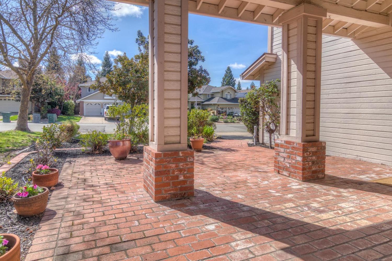 Detail Gallery Image 4 of 52 For 3047 Strand Rd, Rocklin,  CA 95765 - 4 Beds | 2/1 Baths