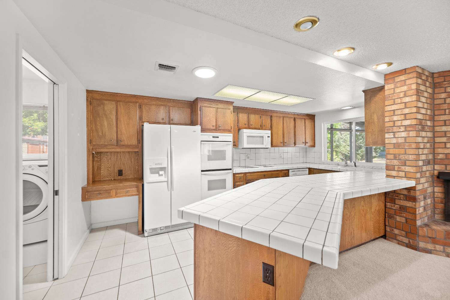Detail Gallery Image 8 of 30 For 5030 Rimwood Dr, Fair Oaks,  CA 95628 - 3 Beds | 2 Baths