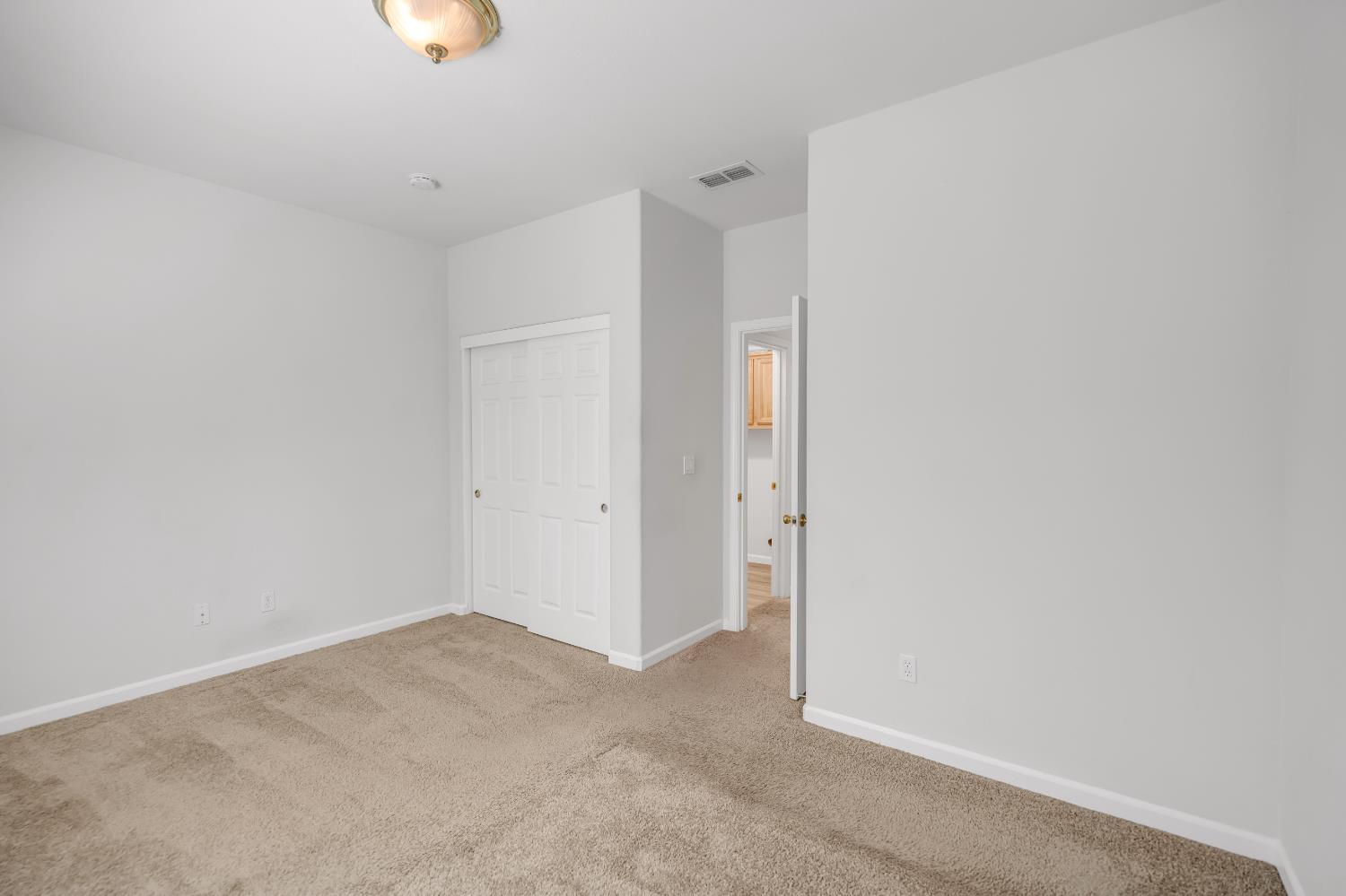 Detail Gallery Image 7 of 39 For 5342 Alvoca Way, Sacramento,  CA 95835 - 5 Beds | 3 Baths