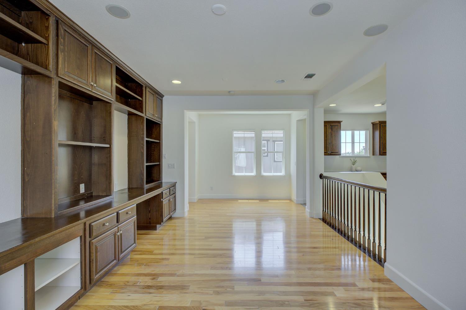 Detail Gallery Image 25 of 43 For 2229 Eastwood Dr, Roseville,  CA 95747 - 4 Beds | 3 Baths