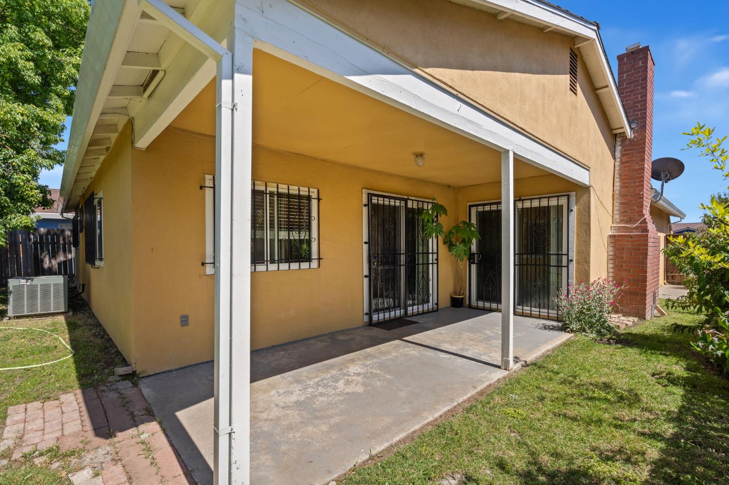 Detail Gallery Image 20 of 23 For 6099 Heath Way, Sacramento,  CA 95823 - 3 Beds | 2 Baths