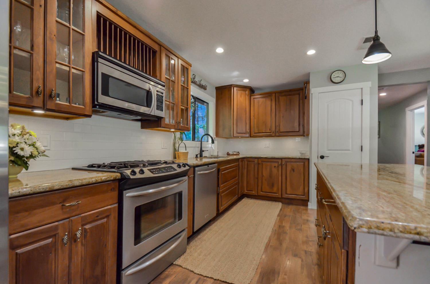 Detail Gallery Image 13 of 68 For 10376 Tabeaud Rd, Pine Grove,  CA 95665 - 3 Beds | 3 Baths