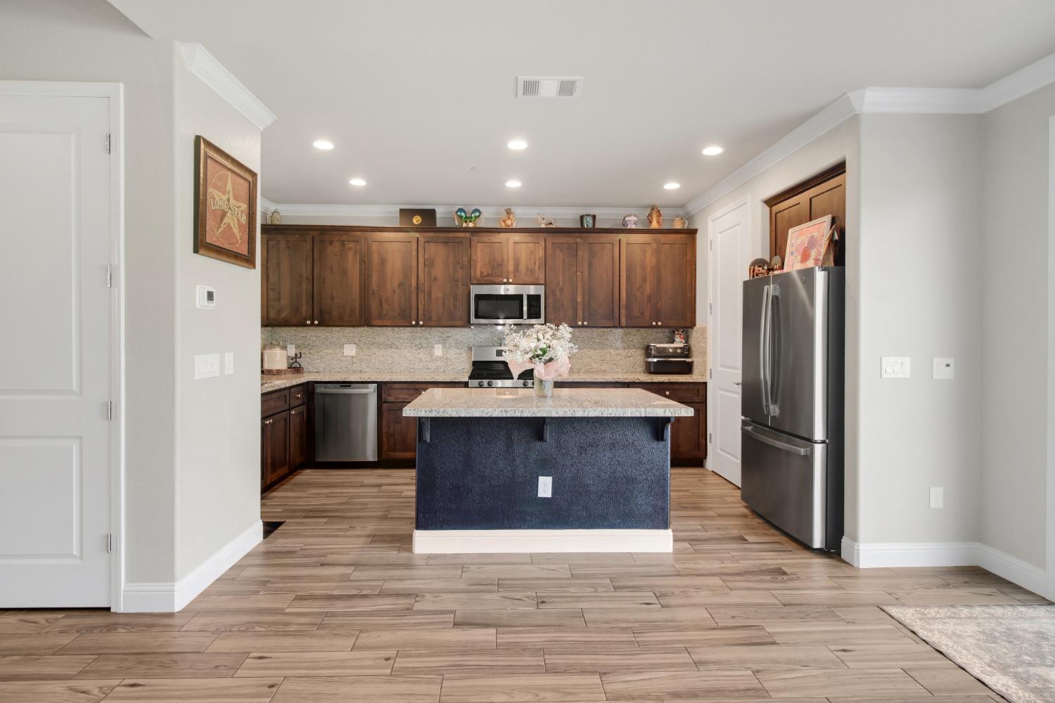 Detail Gallery Image 15 of 44 For 524 Lupine Dr, Ione,  CA 95640 - 4 Beds | 2/1 Baths