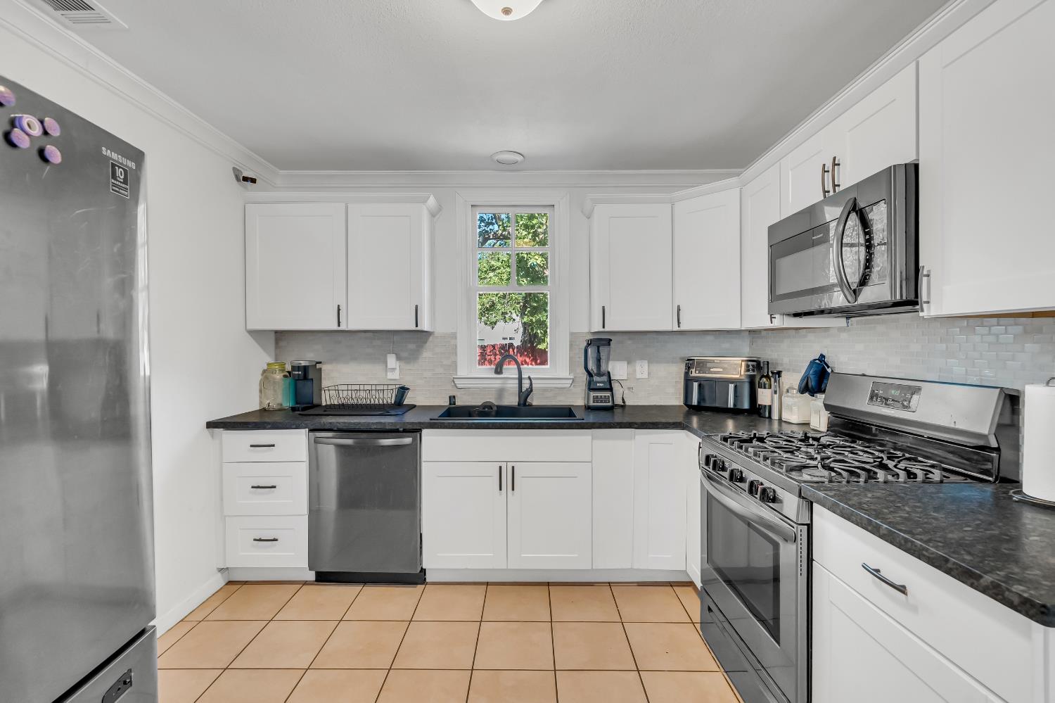 Detail Gallery Image 11 of 33 For 3520 San Jose Way, Sacramento,  CA 95817 - 2 Beds | 1 Baths