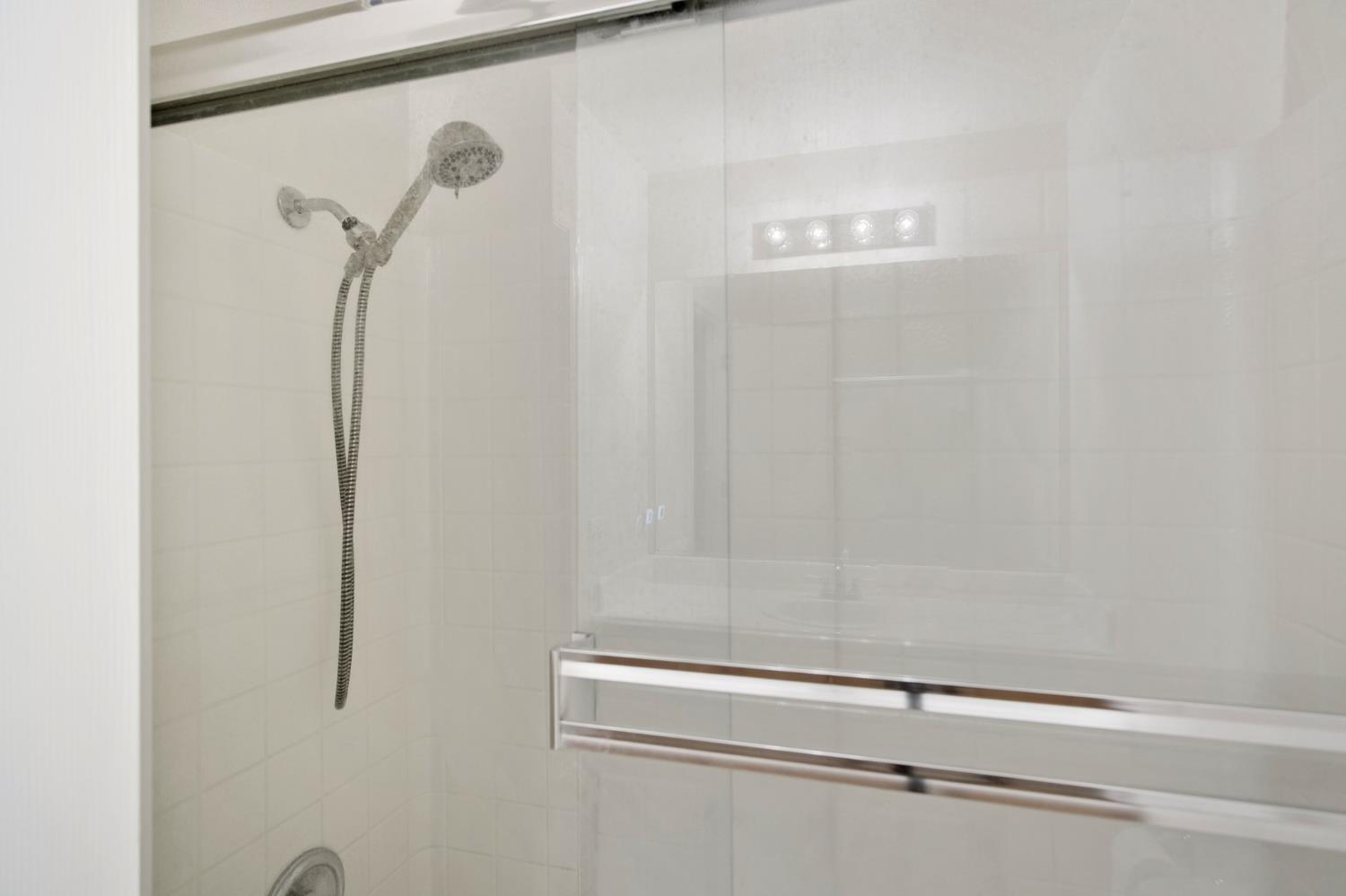 Detail Gallery Image 15 of 28 For 2711 Cameron Park Dr, Ceres,  CA 95307 - 3 Beds | 2 Baths