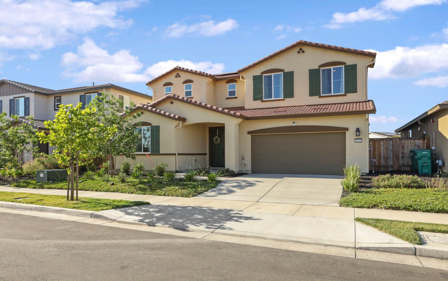 Detail Gallery Image 4 of 64 For 6925 Foraker Dr, Stockton,  CA 95219 - 5 Beds | 3/1 Baths