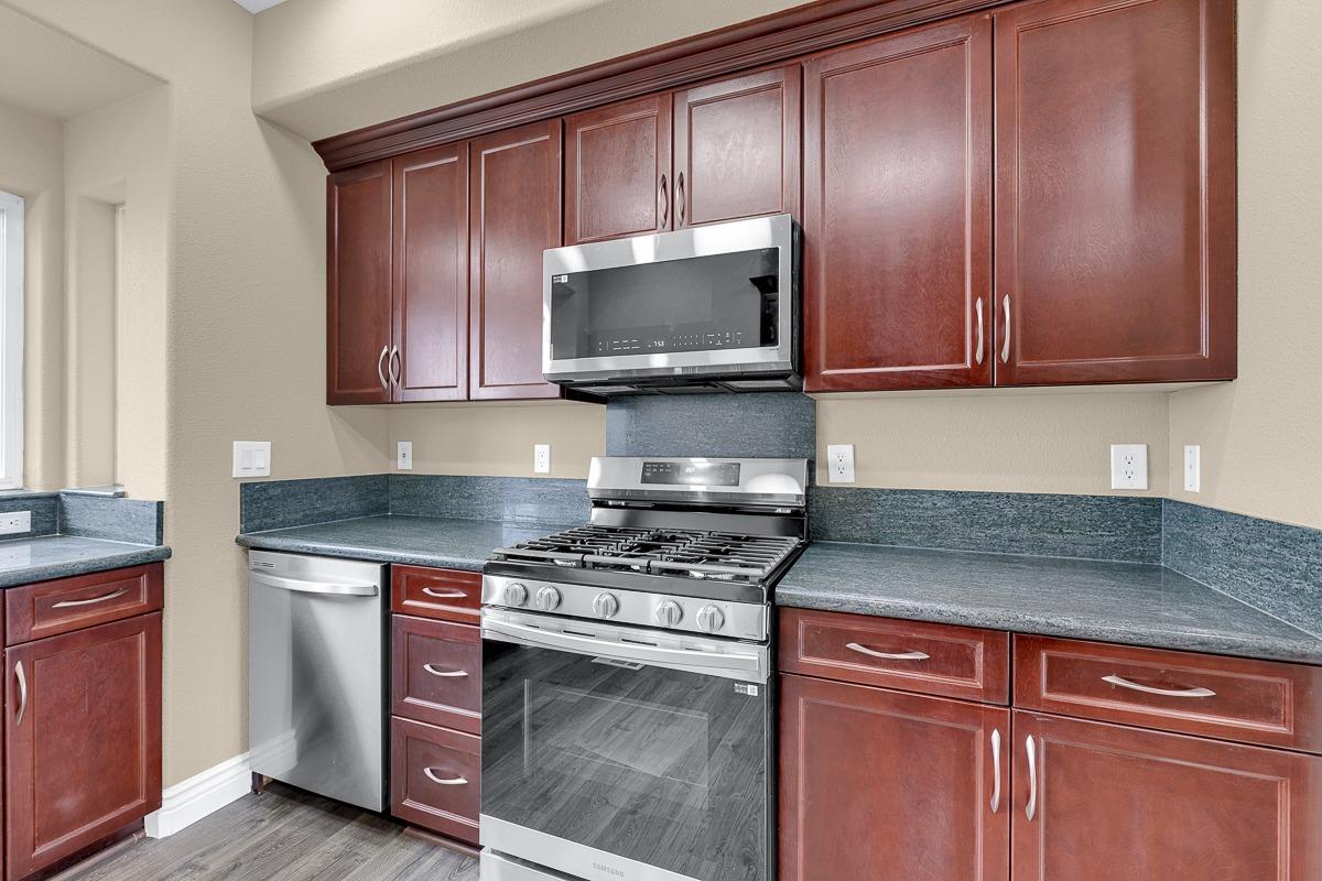 Detail Gallery Image 19 of 51 For 19539 Meekland Ave, Hayward,  CA 94541 - 3 Beds | 3 Baths