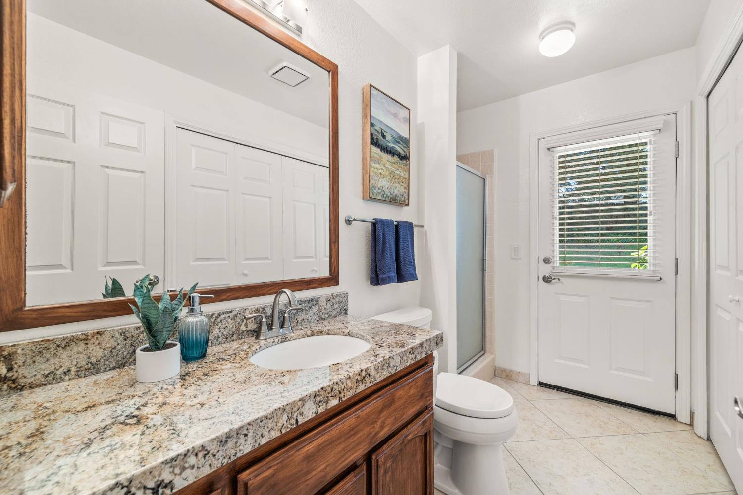 Detail Gallery Image 5 of 28 For 4124 Briarhollow Ct, Fair Oaks,  CA 95628 - 4 Beds | 3 Baths