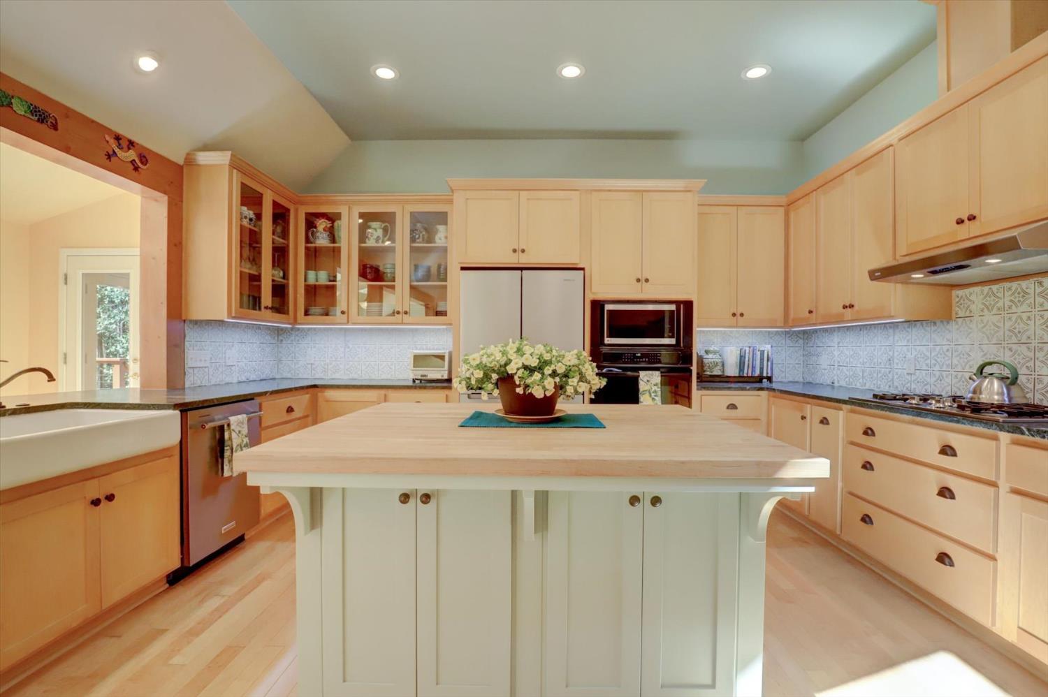 Detail Gallery Image 21 of 99 For 13459 Bass Trail, Grass Valley,  CA 95945 - 4 Beds | 3 Baths