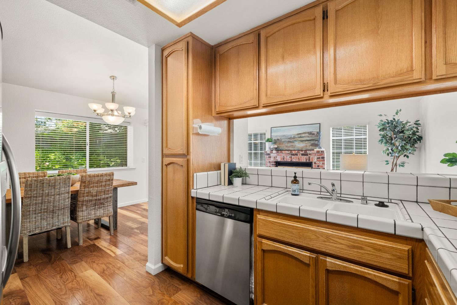 Detail Gallery Image 20 of 28 For 4124 Briarhollow Ct, Fair Oaks,  CA 95628 - 4 Beds | 3 Baths