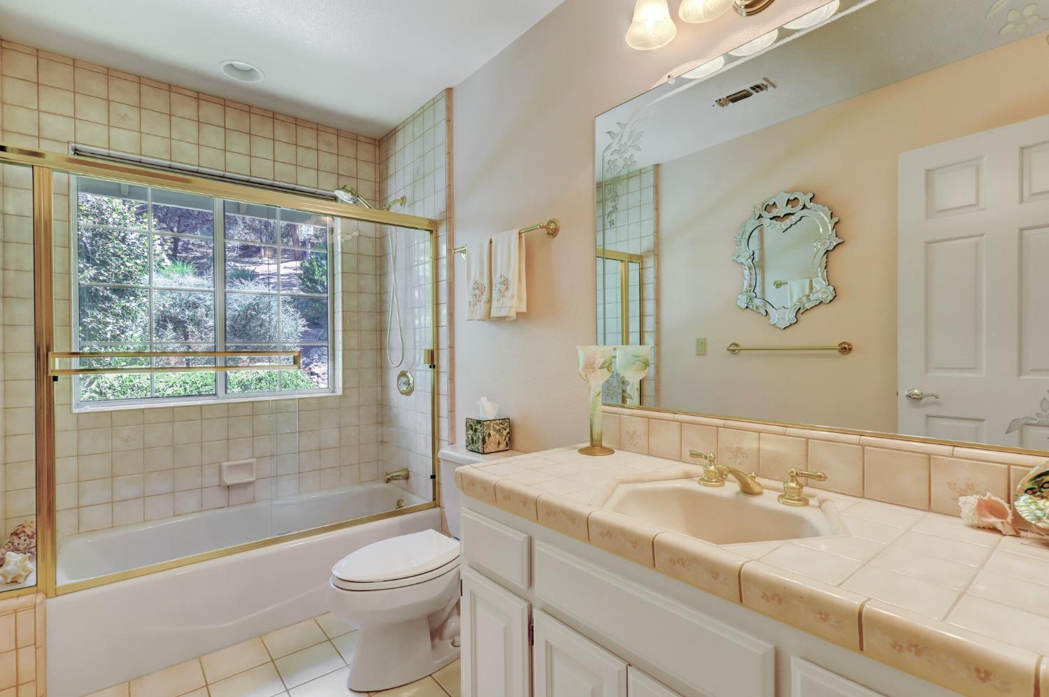 Detail Gallery Image 25 of 99 For 16949 Round Valley Cir, Grass Valley,  CA 95949 - 3 Beds | 2/1 Baths