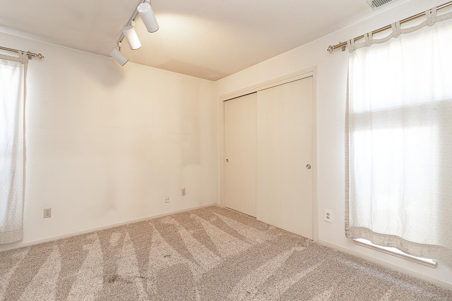 Detail Gallery Image 12 of 35 For 2508 Hilversum Ln, Modesto,  CA 95356 - 5 Beds | 3/1 Baths