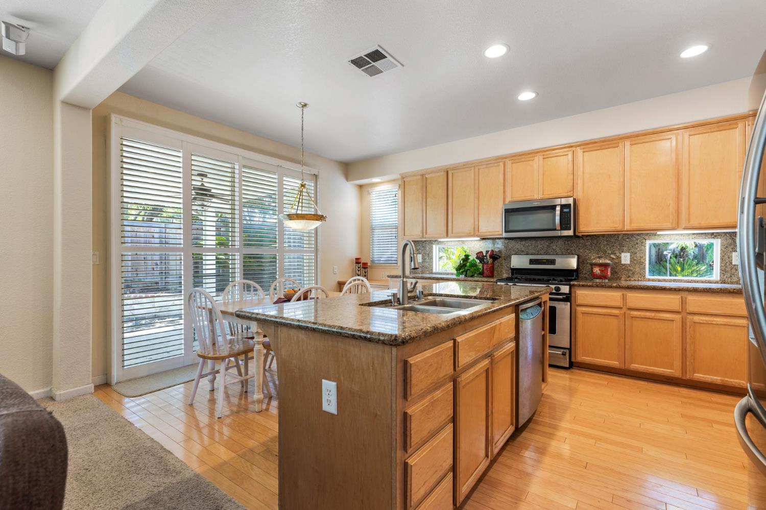 Detail Gallery Image 9 of 37 For 1931 Sanderling Ct, Rocklin,  CA 95765 - 5 Beds | 3 Baths