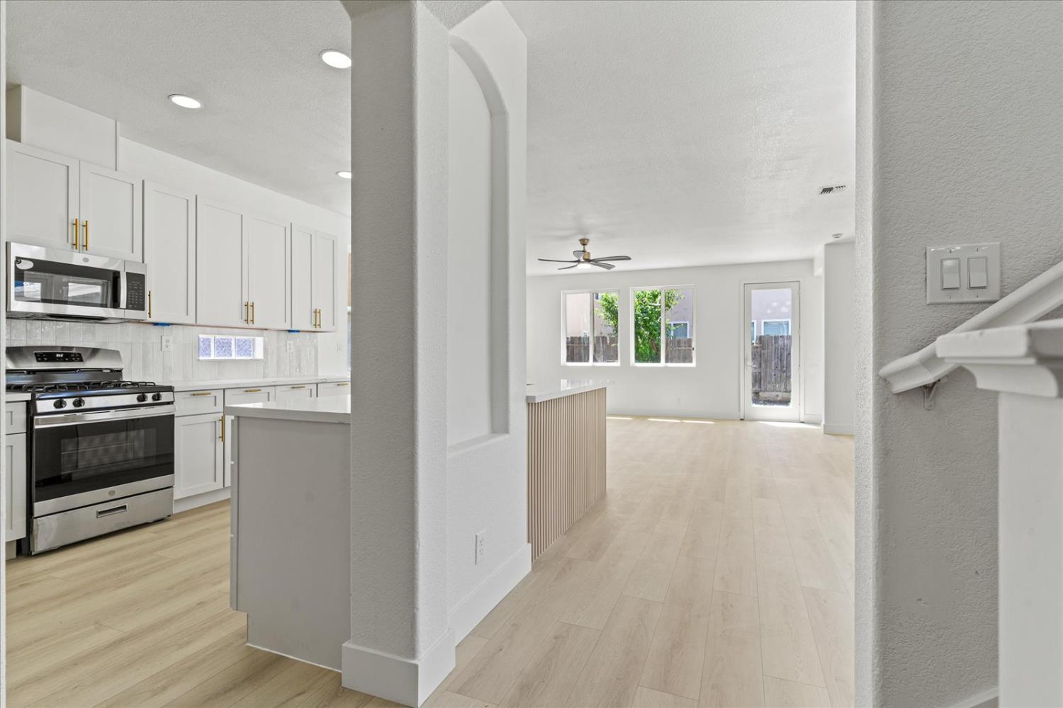 Detail Gallery Image 12 of 63 For 156 Bristol Way, Yuba City,  CA 95993 - 5 Beds | 2/1 Baths