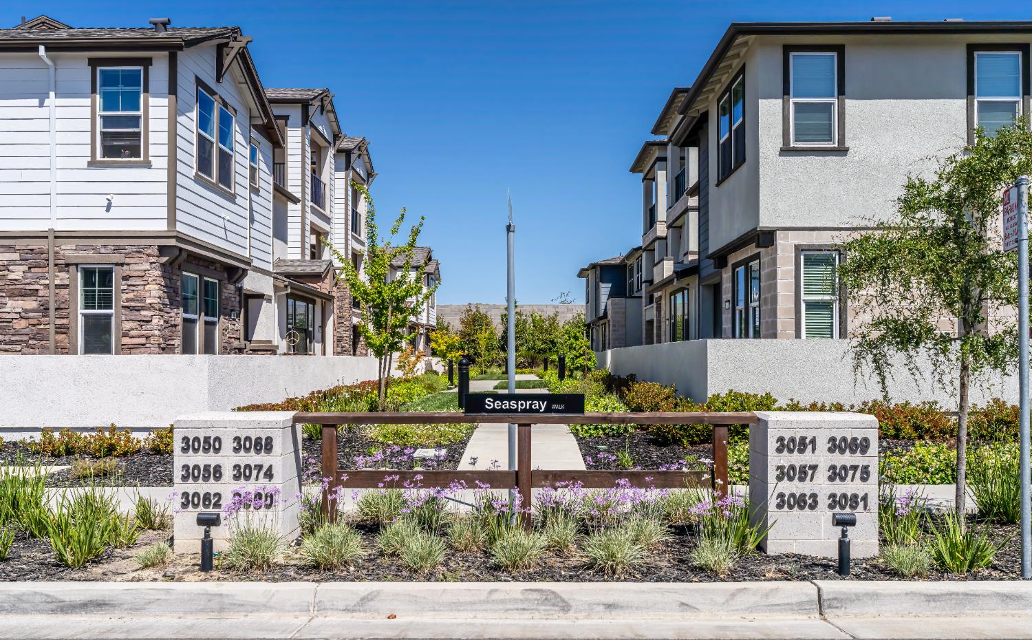 Detail Gallery Image 2 of 41 For 3080 Seaspray Walk, Sacramento,  CA 95833 - 3 Beds | 2/1 Baths