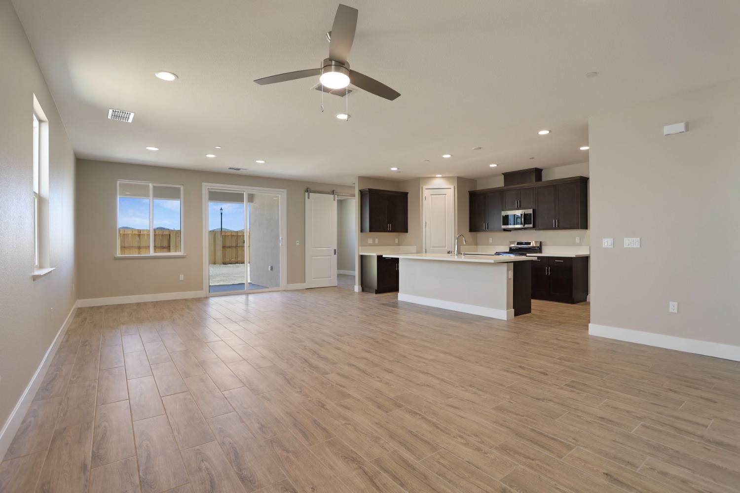 Detail Gallery Image 5 of 34 For 2176 Enchantment Dr, Manteca,  CA 95337 - 3 Beds | 2/1 Baths
