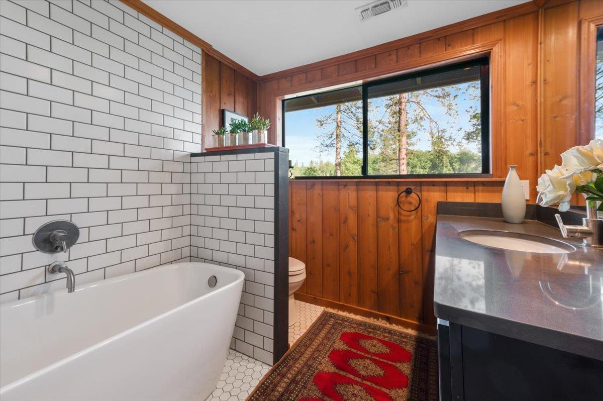 Karrys Place, Grass Valley, California image 28