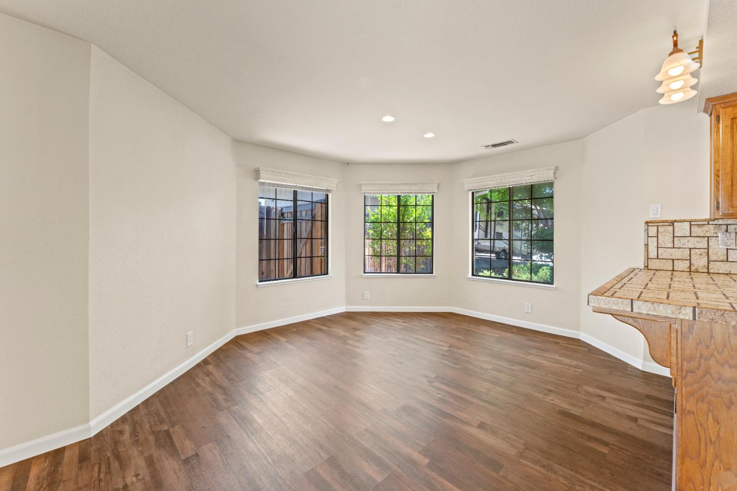 Detail Gallery Image 10 of 41 For 241 Randall Dr, Folsom,  CA 95630 - 3 Beds | 2 Baths