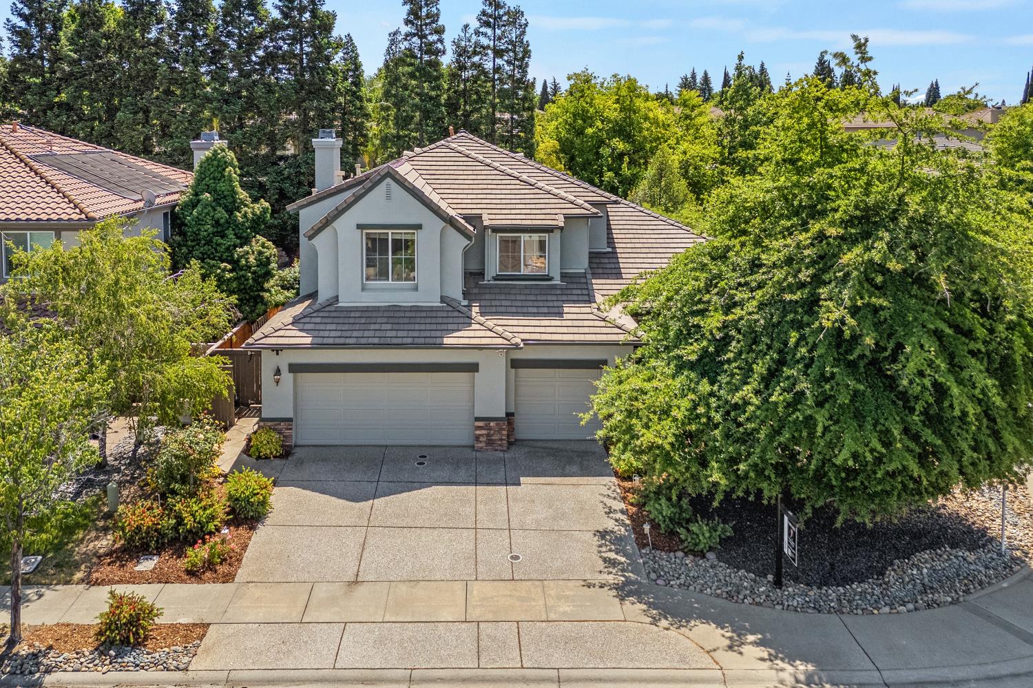 Detail Gallery Image 2 of 72 For 6733 Cherry Ridge Cir, Roseville,  CA 95678 - 4 Beds | 3 Baths