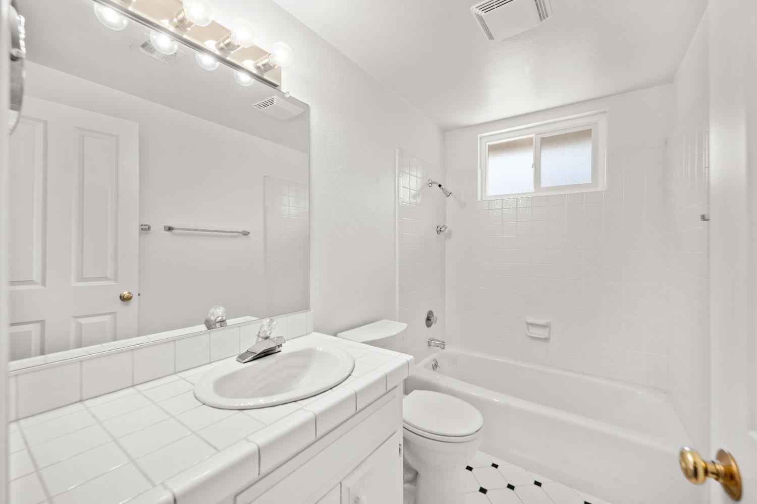 Detail Gallery Image 21 of 30 For 5030 Rimwood Dr, Fair Oaks,  CA 95628 - 3 Beds | 2 Baths