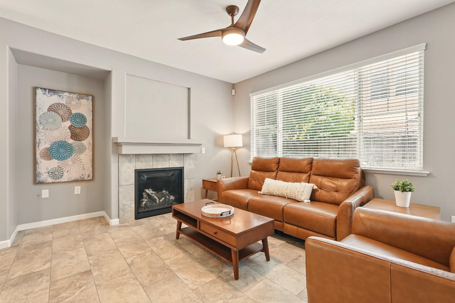 Detail Gallery Image 4 of 34 For 1600 Kentucky Way, Rocklin,  CA 95765 - 2 Beds | 2/1 Baths