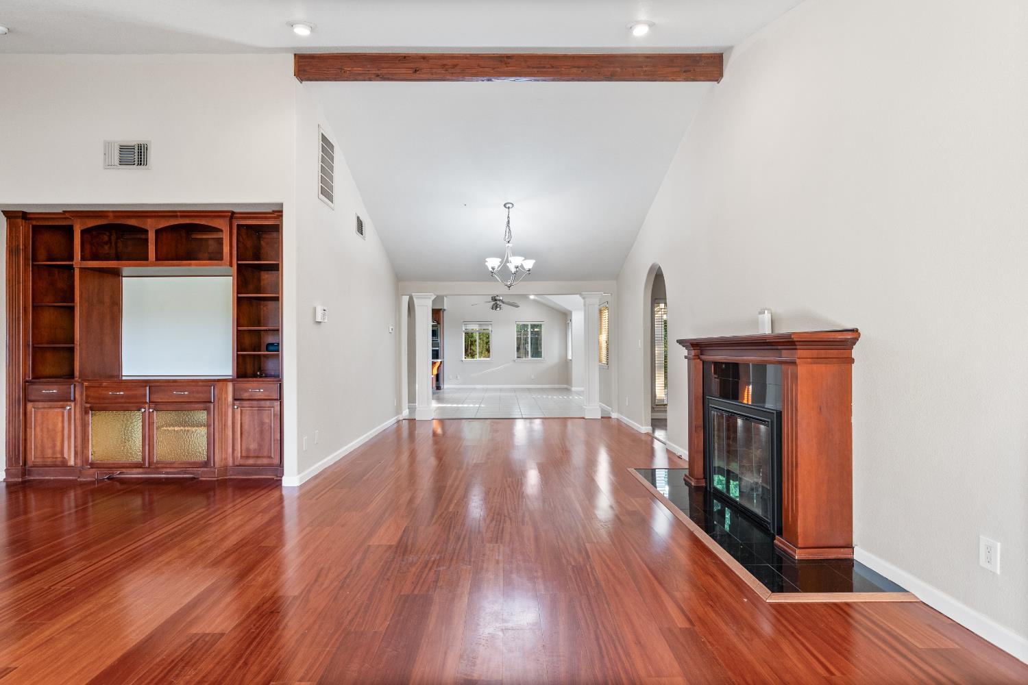 Detail Gallery Image 9 of 49 For 7948 Orange Ave, Fair Oaks,  CA 95628 - 4 Beds | 3 Baths