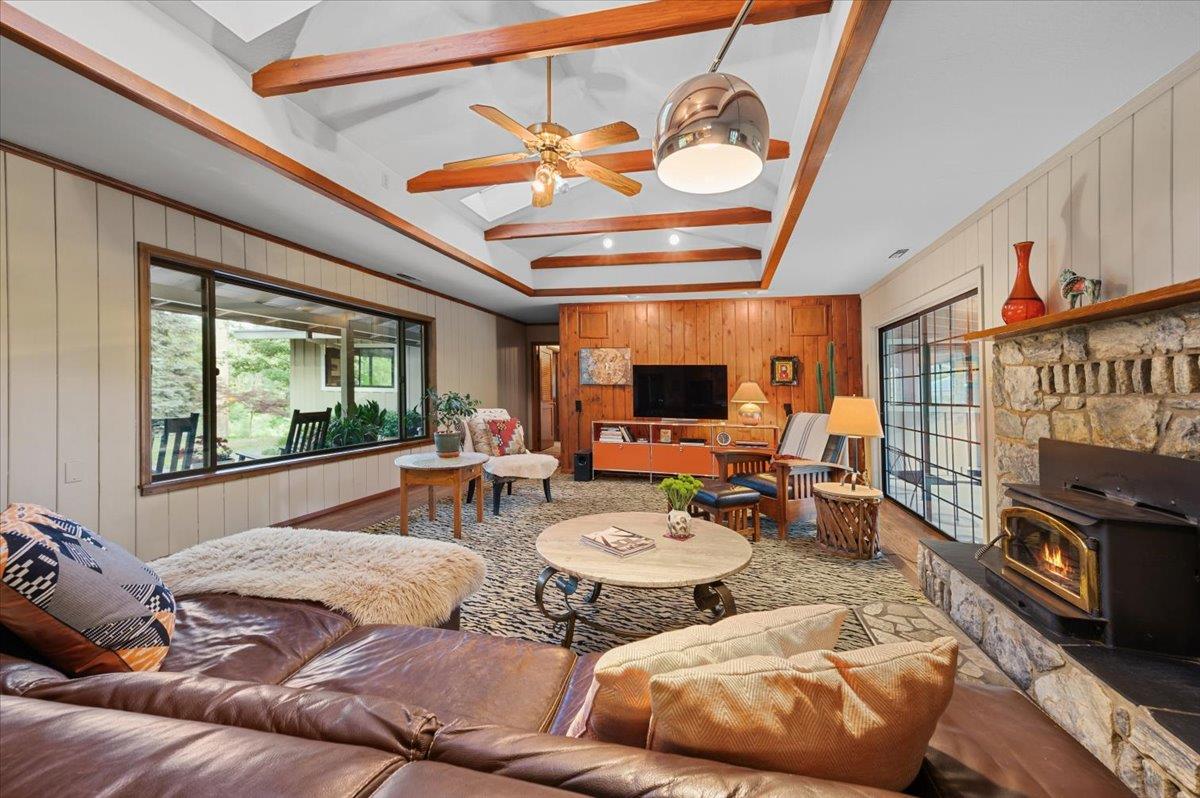 Karrys Place, Grass Valley, California image 13