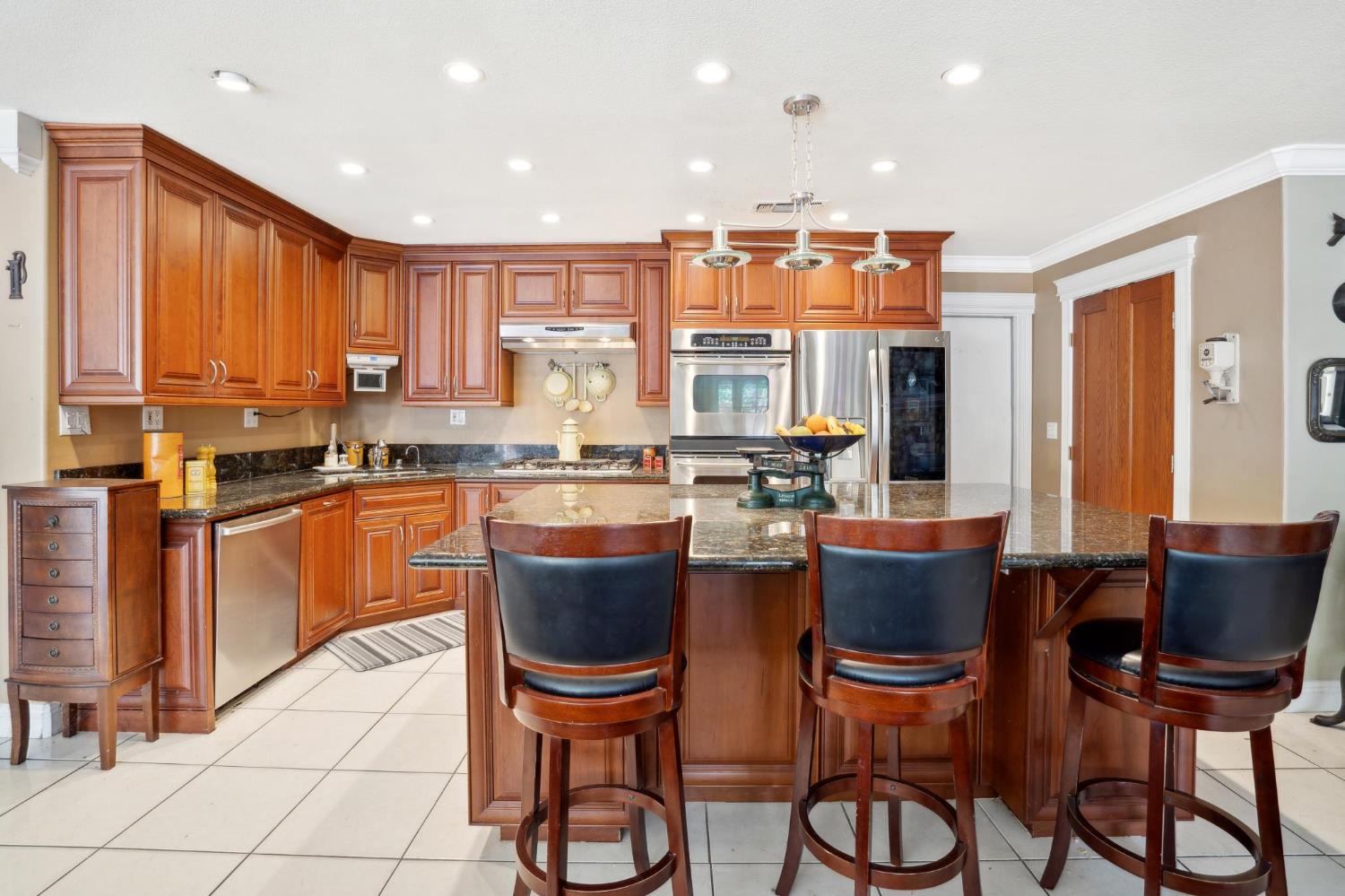 Detail Gallery Image 9 of 24 For 1428 Chelsea Way, Stockton,  CA 95209 - 3 Beds | 2 Baths