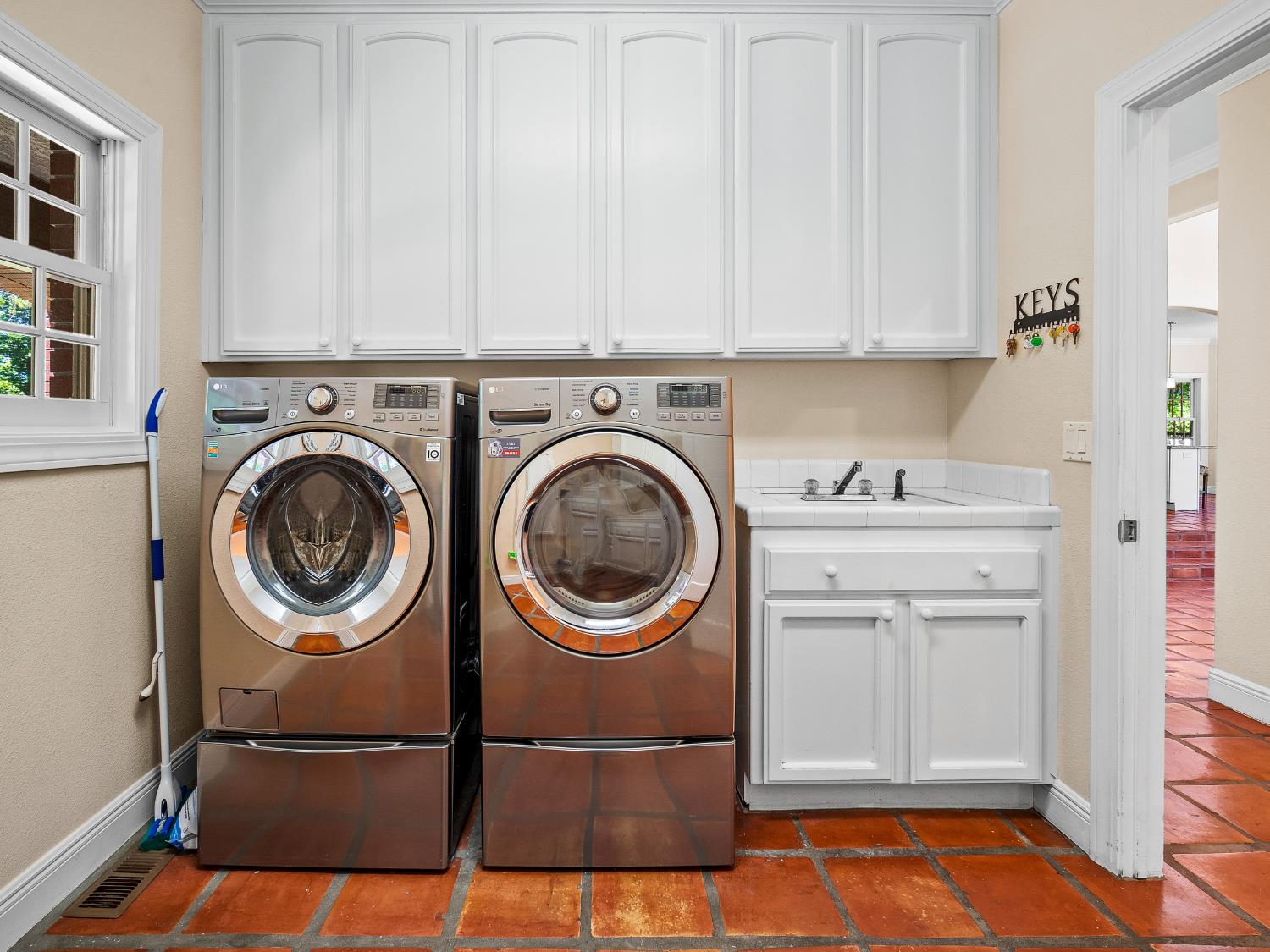 Detail Gallery Image 52 of 85 For 6809 Stanley Ave, Carmichael,  CA 95608 - 5 Beds | 4 Baths