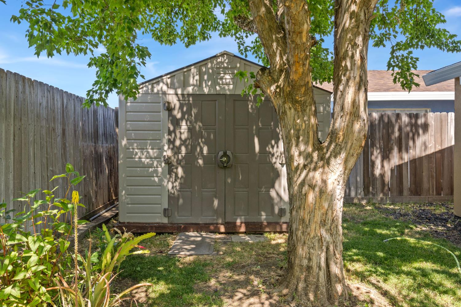 Detail Gallery Image 23 of 23 For 6099 Heath Way, Sacramento,  CA 95823 - 3 Beds | 2 Baths