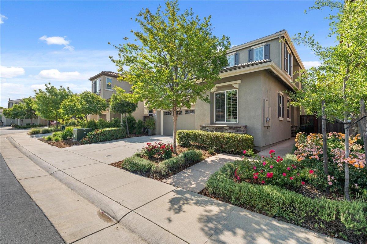 Detail Gallery Image 7 of 54 For 1032 Oakbriar Cir, Roseville,  CA 95747 - 4 Beds | 3 Baths
