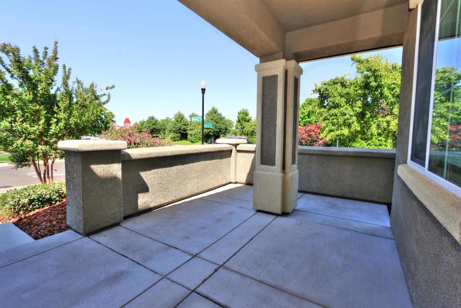 Detail Gallery Image 4 of 57 For 8012 Spiess Ct, Elk Grove,  CA 95757 - 4 Beds | 2 Baths