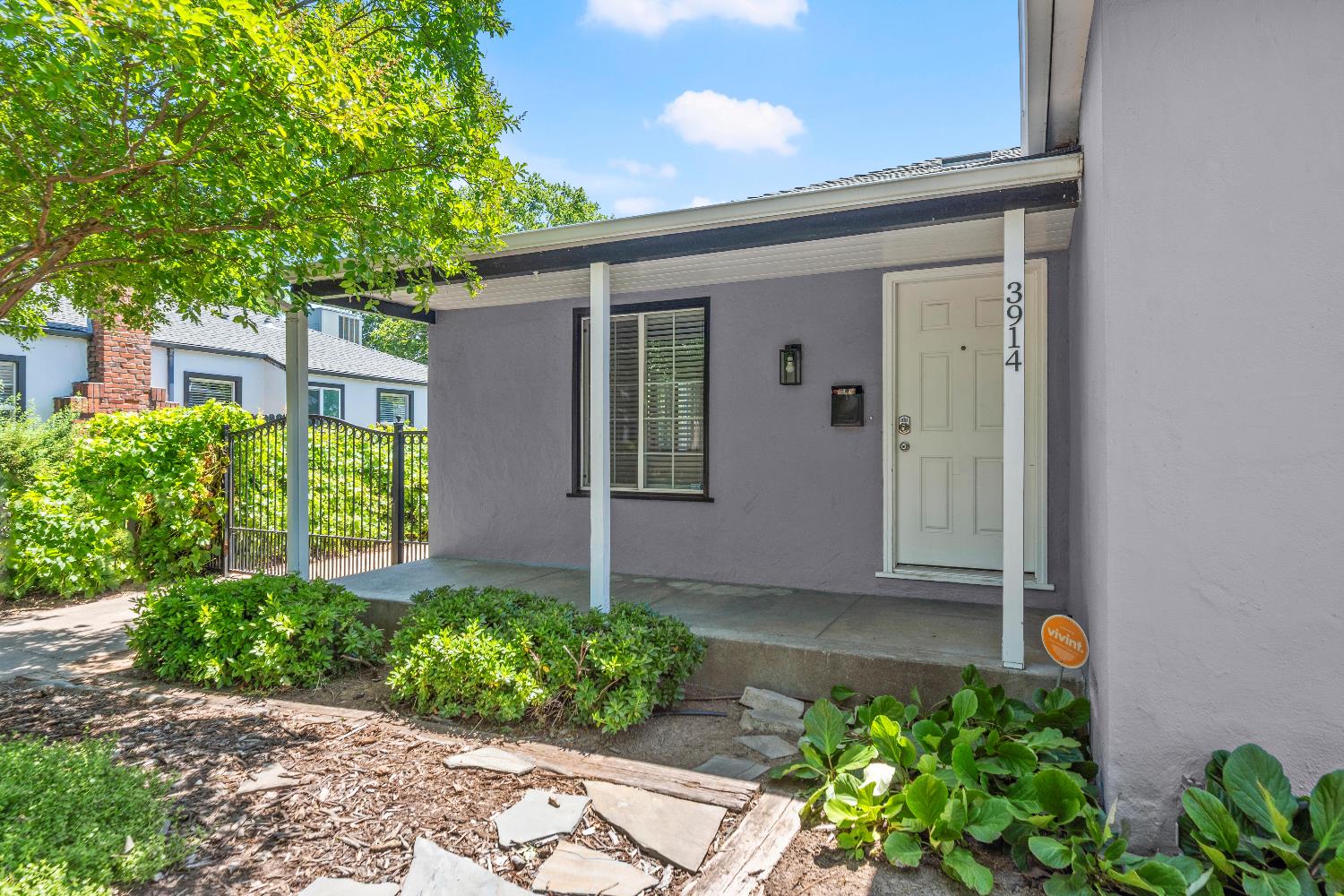 Detail Gallery Image 5 of 51 For 3914 12th Ave, Sacramento,  CA 95817 - 2 Beds | 1 Baths