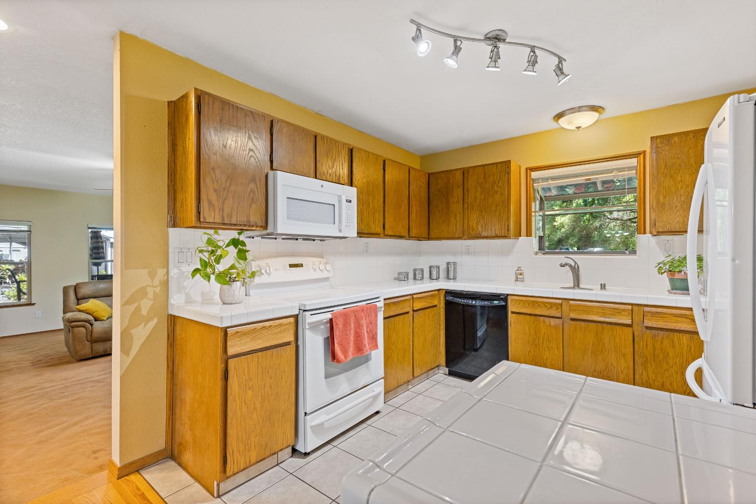 Detail Gallery Image 35 of 59 For 7705 Horseshoe Bar Rd, Loomis,  CA 95650 - 3 Beds | 2 Baths
