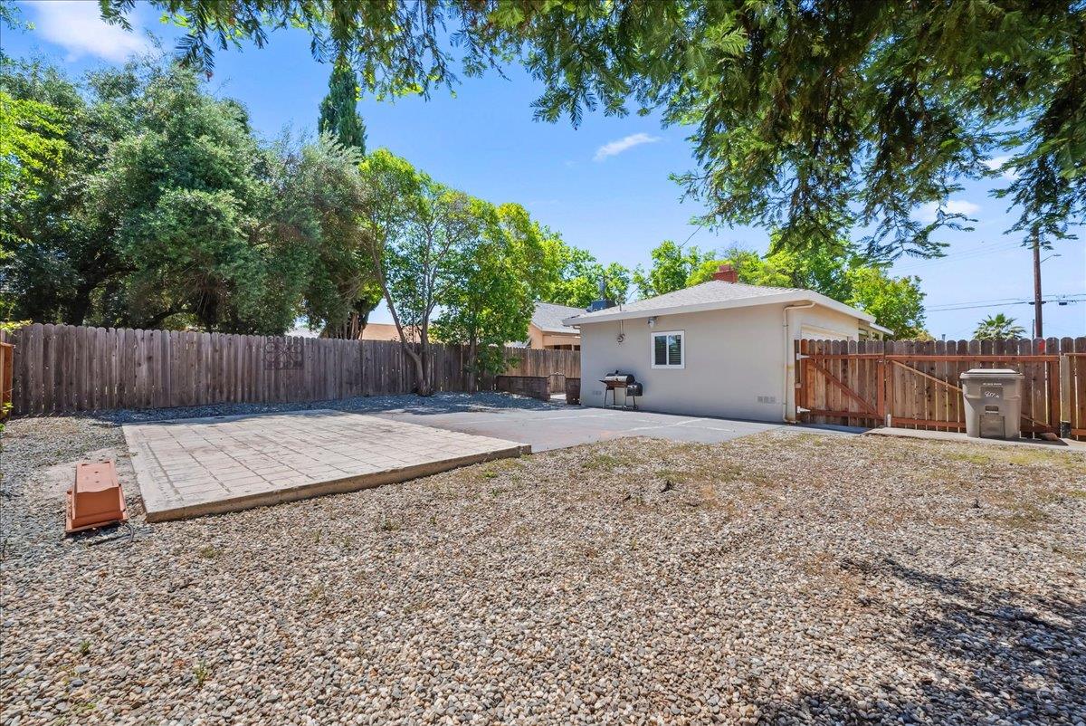 Detail Gallery Image 28 of 36 For 817 Oakland Ave, Roseville,  CA 95678 - 3 Beds | 1/1 Baths