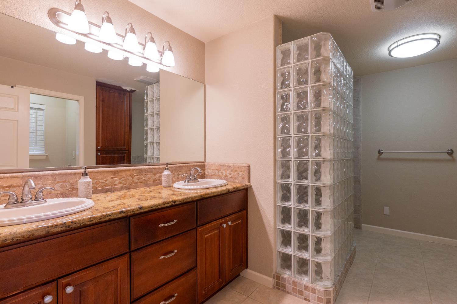 Detail Gallery Image 39 of 49 For 7948 Orange Ave, Fair Oaks,  CA 95628 - 4 Beds | 3 Baths