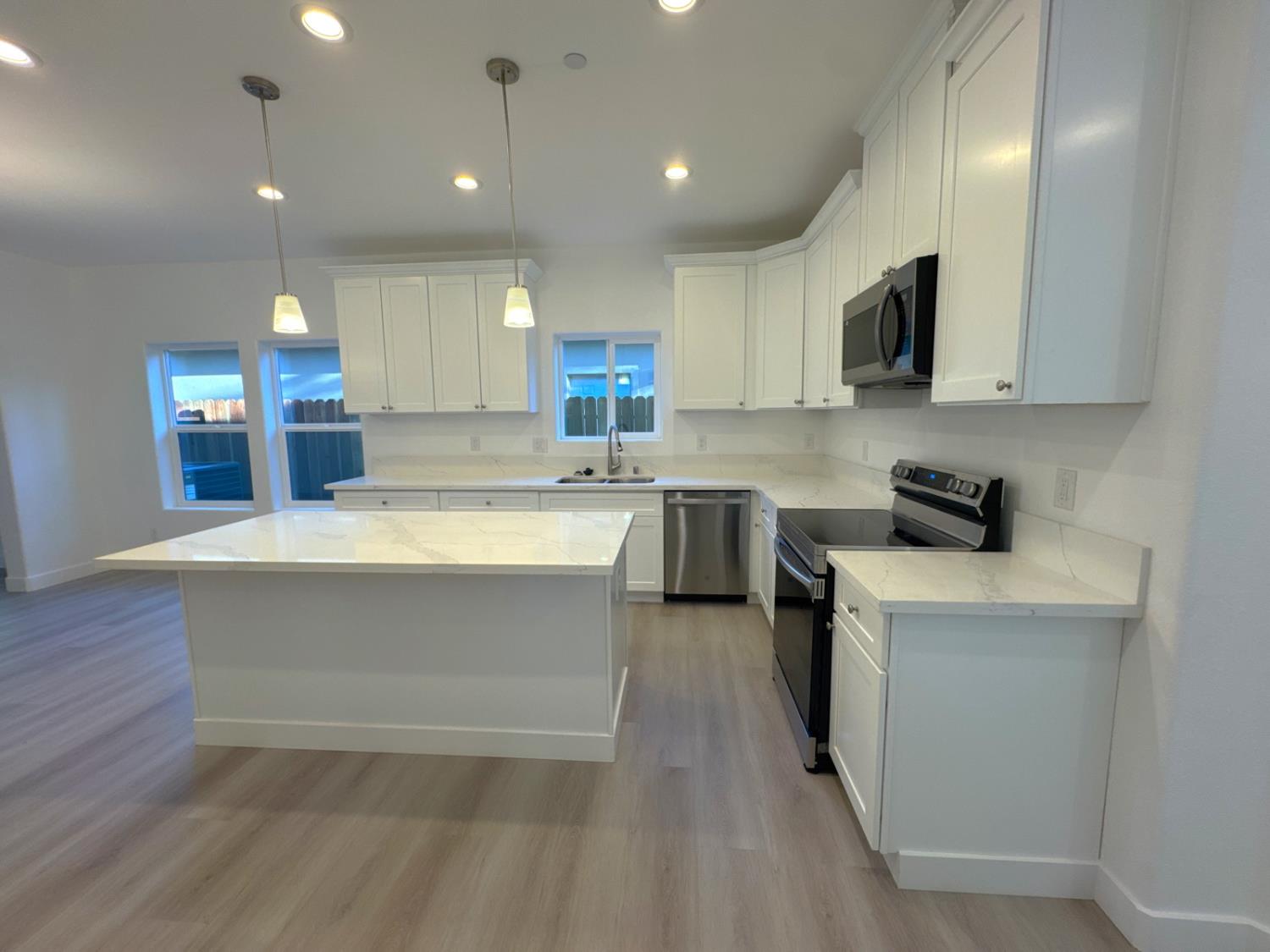 Detail Gallery Image 9 of 41 For 4821 36th St, Sacramento,  CA 95820 - 3 Beds | 2 Baths