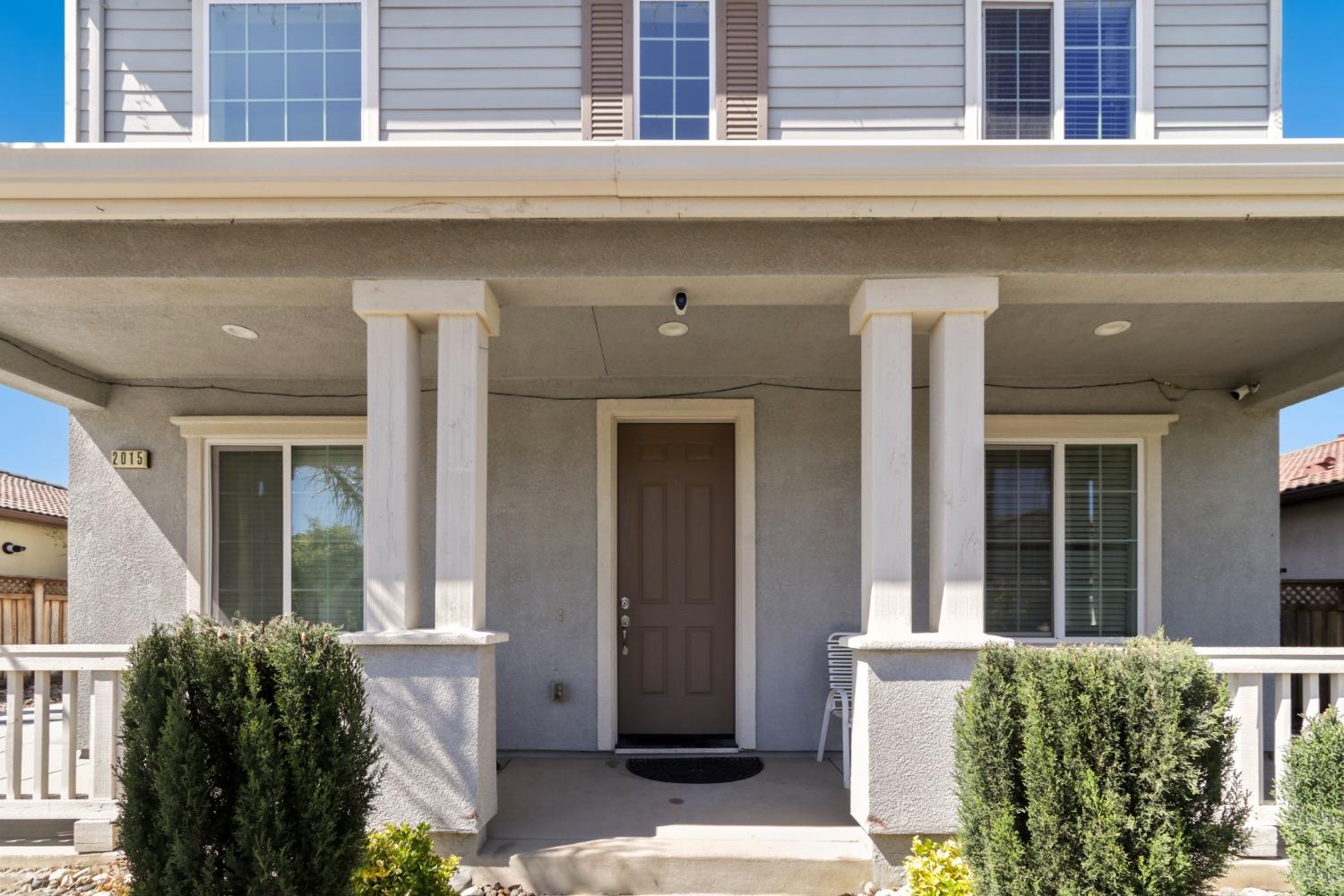 Detail Gallery Image 5 of 45 For 2015 Davis St, Woodland,  CA 95776 - 5 Beds | 3 Baths