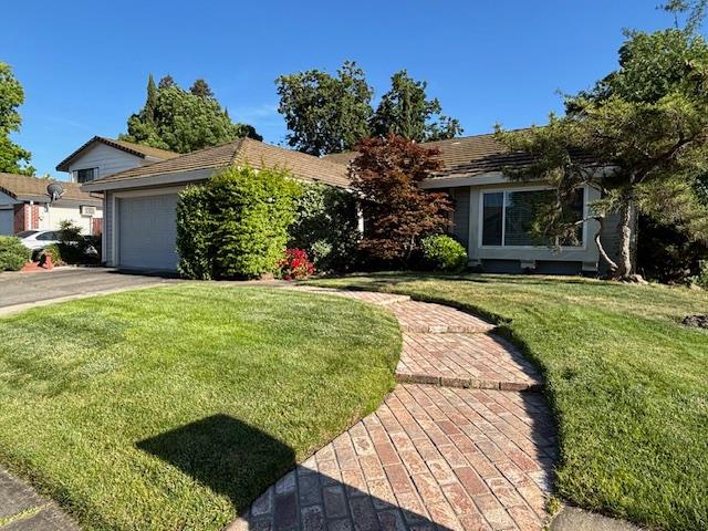 Detail Gallery Image 4 of 33 For 8566 Coral Crest Court, Elk Grove,  CA 95624 - 3 Beds | 2 Baths