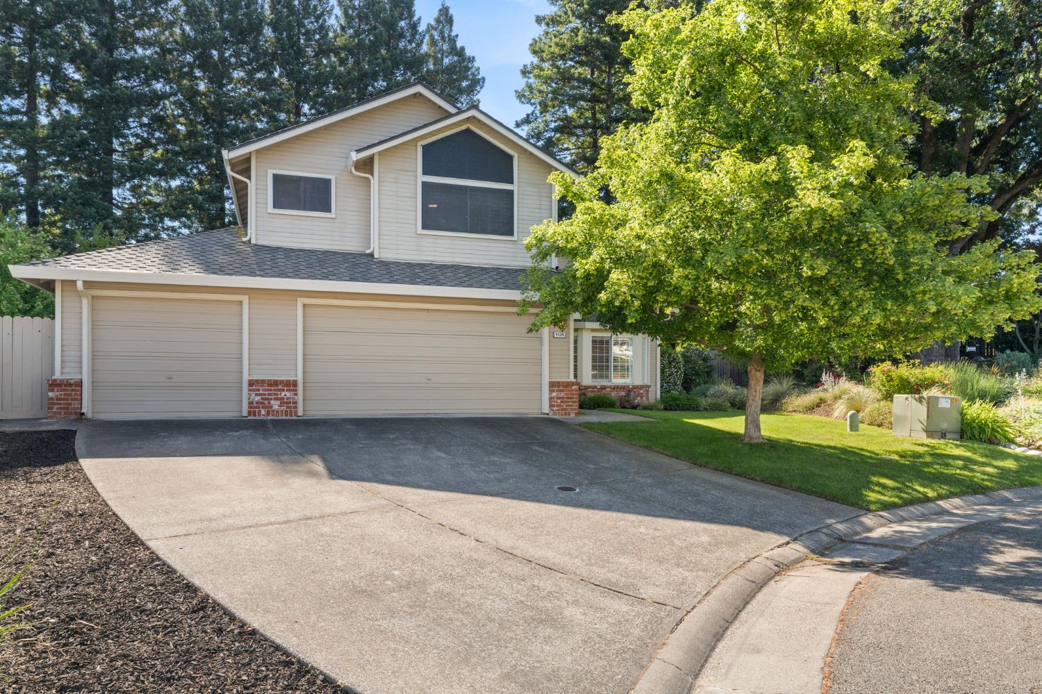 Detail Gallery Image 1 of 28 For 4124 Briarhollow Ct, Fair Oaks,  CA 95628 - 4 Beds | 3 Baths