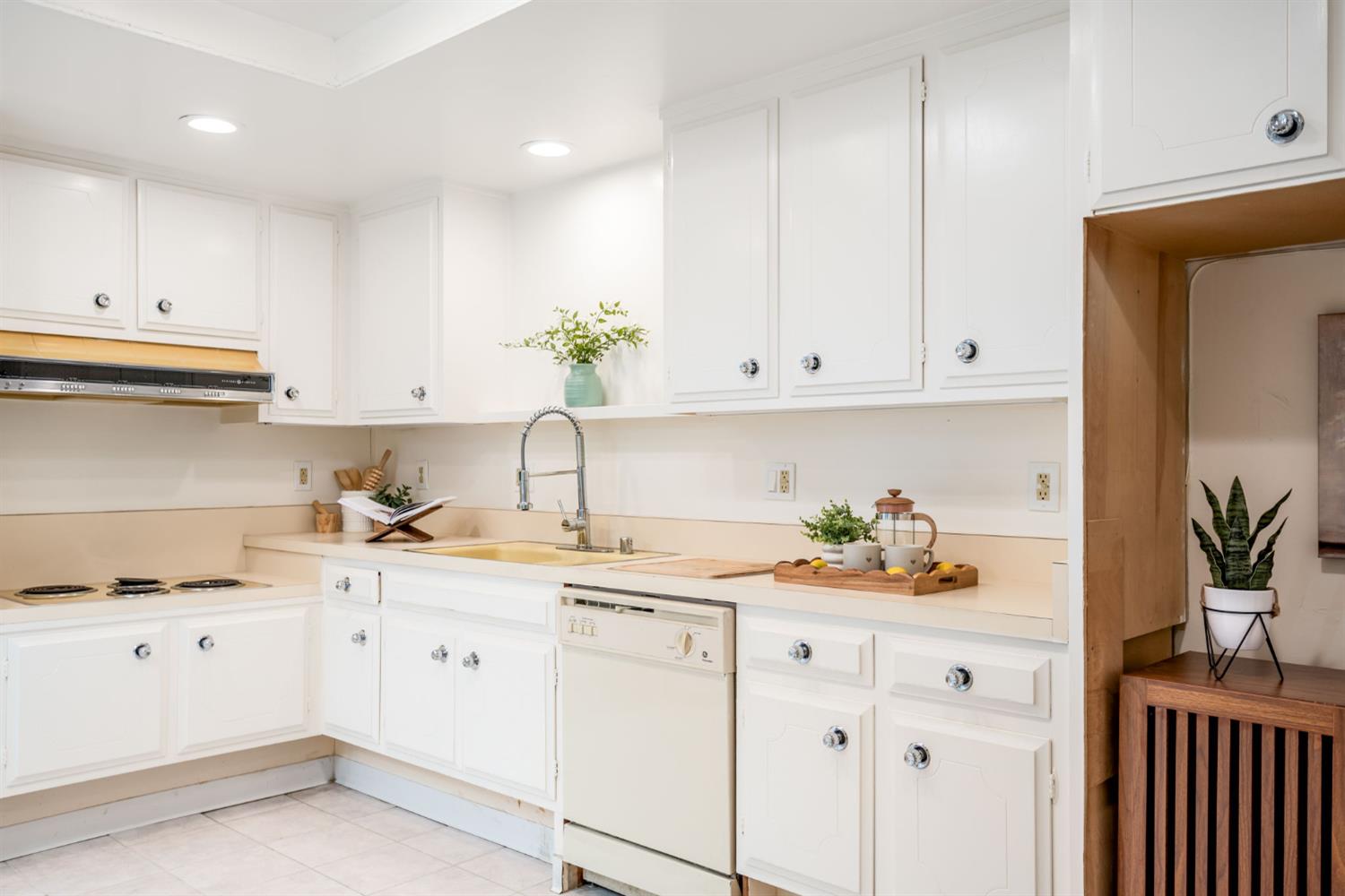 Detail Gallery Image 12 of 28 For 1833 Skycrest Dr #2,  Walnut Creek,  CA 94595 - 2 Beds | 2 Baths